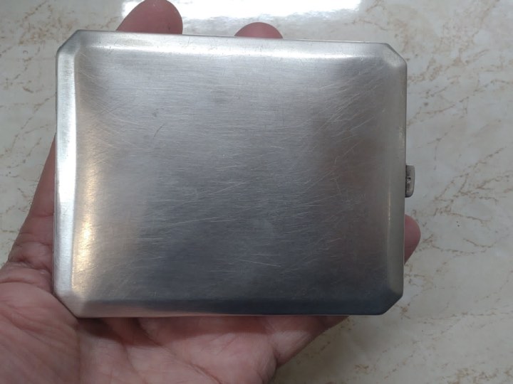 Ezüst cigarettatárca