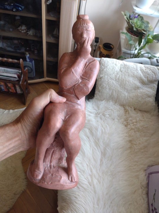 Mázas kerámia figura