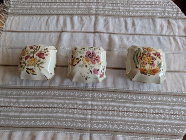 Virágmintás porcelán bonbonierek