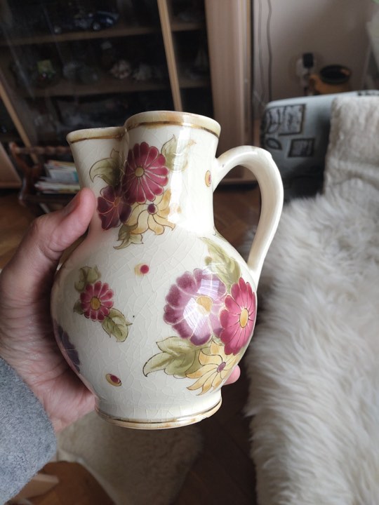 Virágmintás porcelán kancsó